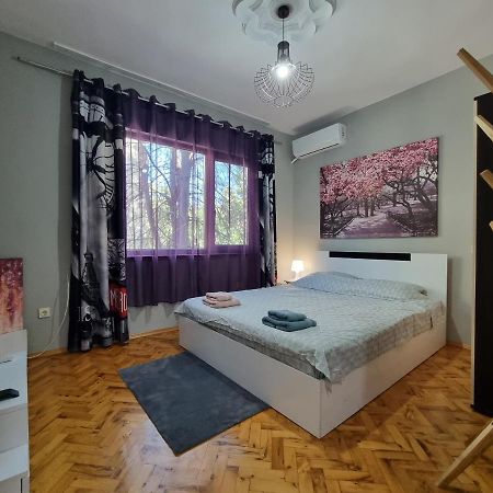 Reni'S Apartment-With Private Parking In Center Бургас Экстерьер фото