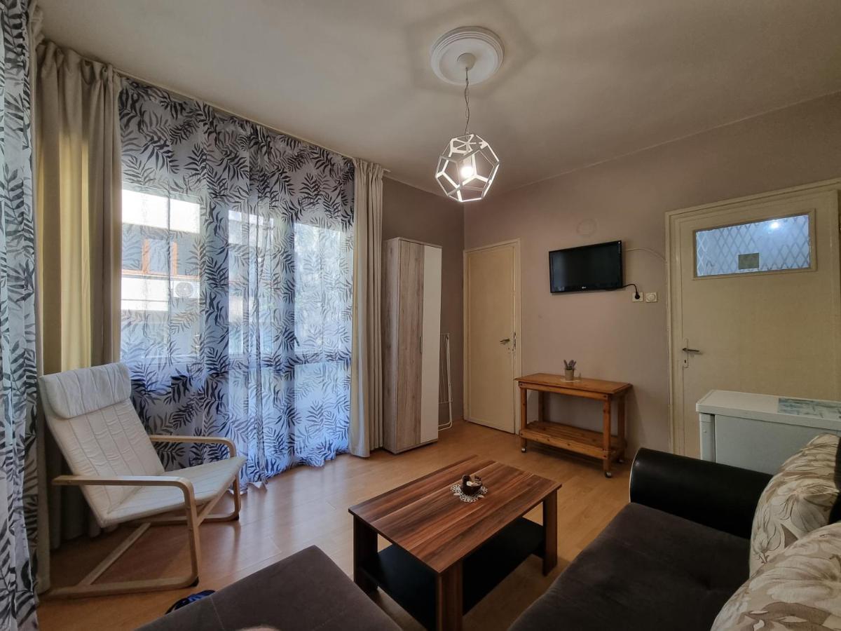 Reni'S Apartment-With Private Parking In Center Бургас Экстерьер фото
