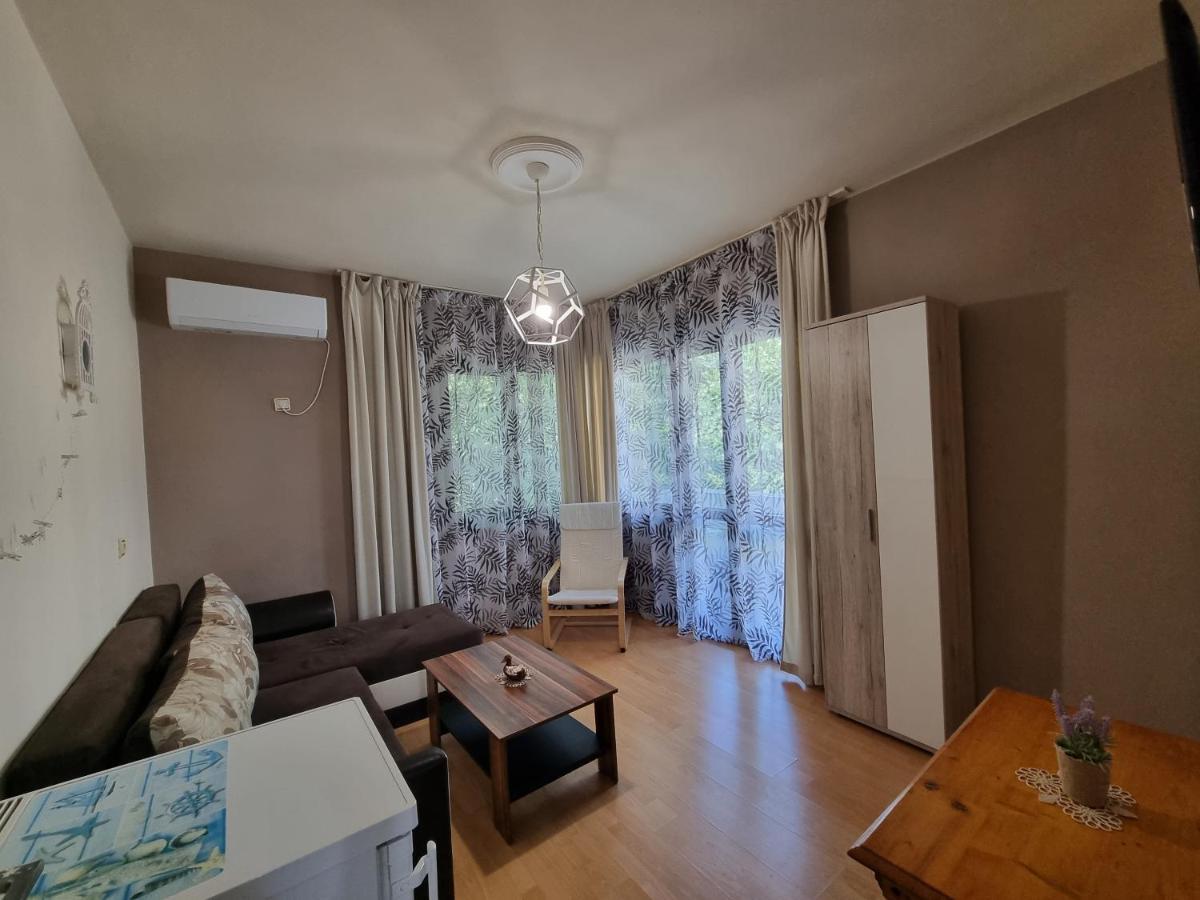 Reni'S Apartment-With Private Parking In Center Бургас Экстерьер фото